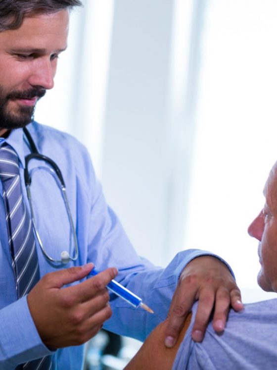 Informações importantes para idosos que já tomaram a vacina contra COVID-19